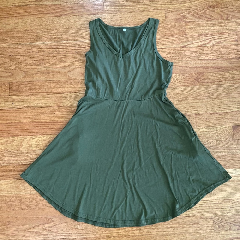 Unbranded Dress Women’s Medium Green Fit & Flare Pockets Vneck Sleeveless